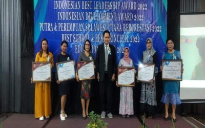 Penerimaan  Penganugerahan Penghargaan  Kepada SDK V Inobonto I Dan Kepala Sekolah, Ibu Selfie Hessty R. Tanda, S.Pd.K