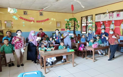 Kegiatan Bulan Imunisasi Anak Sekolah (BIAS) dan Pemberian Obat Cacing dari Puskesmas Inobonto di SD Kristen V Inobonto I